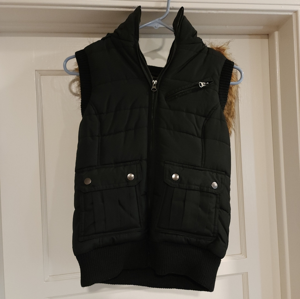 H2J Black Puffer Zip-Up Vest With Faux Fur Detachable Hoodie
